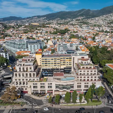 Avenida Arriaga 405 *