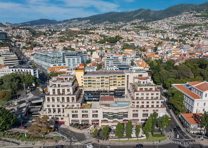 Avenida Arriaga 405 *